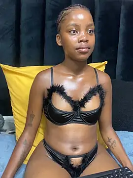 Littlebunny33 online show from April 10, 2026, 7:43 pm