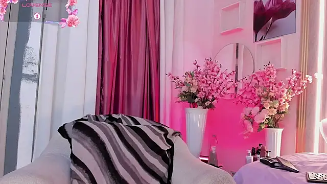 La Diabla 111  online show from February 13, 2026, 1:05 am