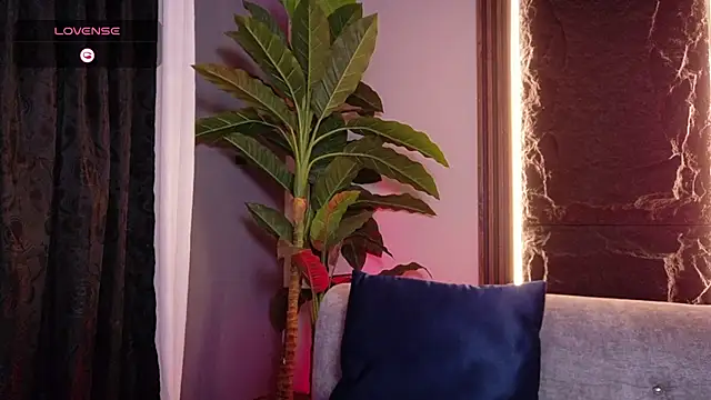 La Diabla 111  online show from November 8, 2025, 1:03 pm