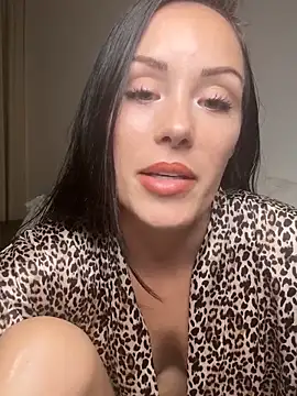 gardenxrose online show from December 1, 2025, 10:05 am