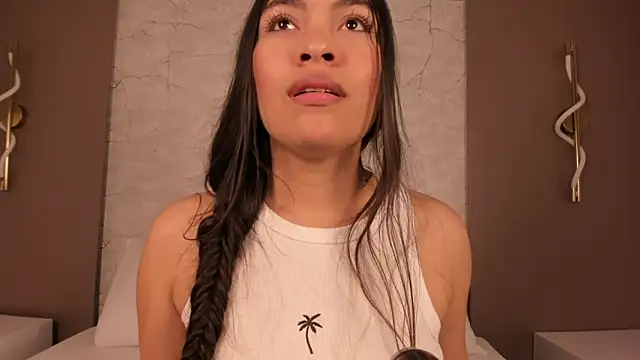 Snapshot of allie_bruce chatting on February 5, 2026, 3:24 am allie bruce online show from February 5, 2026, 3:24 am