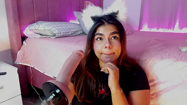 AliceThundeer online show from December 17, 2025, 4:17 am