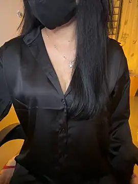 Snapshot of Ngoc_Quynh_18 chatting on October 20, 2025, 3:45 pm Ngoc Quynh 18 online show from October 20, 2025, 3:45 pm