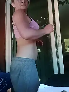 Snapshot of Goldenndoll chatting on November 15, 2025, 7:40 pm Goldenndoll online show from November 15, 2025, 7:40 pm