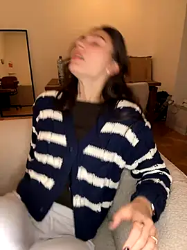 SophiiaStarr online show from November 28, 2025, 5:46 pm