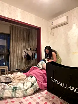 smgirls online show from October 28, 2025, 10:47 am