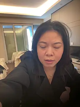 smgirls online show from November 25, 2025, 6:47 am