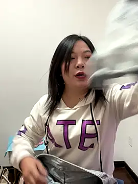 smgirls online show from November 18, 2025, 8:06 am