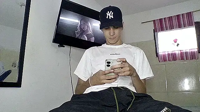 sam hottt online show from October 15, 2025, 9:23 pm