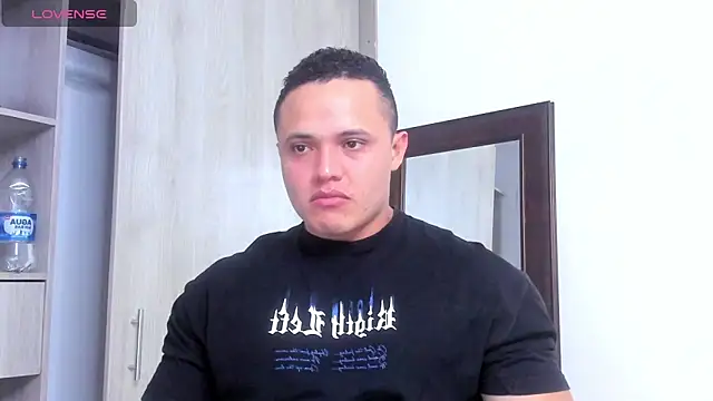 Snapshot of KingLevi01 chatting on December 20, 2025, 12:46 am KingLevi01 online show from December 20, 2025, 12:46 am