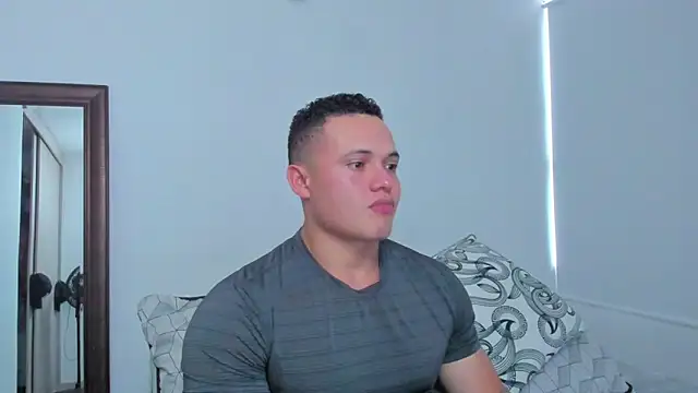 Snapshot of KingLevi01 chatting on March 22, 2026, 10:44 pm KingLevi01 online show from March 22, 2026, 10:44 pm