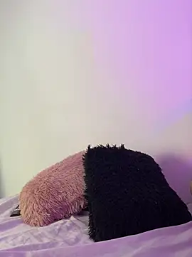 Charlottediolet online show from February 19, 2026, 11:18 am