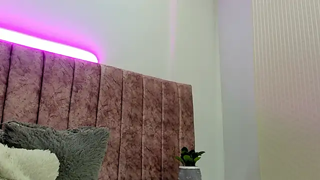 Ambeer fox  online show from March 6, 2026, 11:05 am