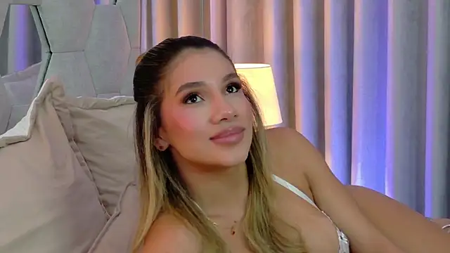 NicoleArmani online show from June 5, 2026, 8:47 pm
