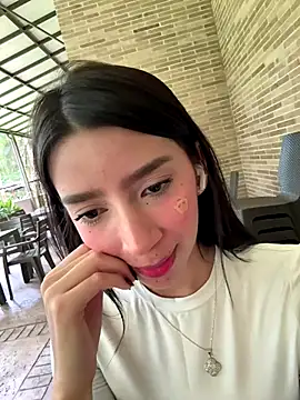 Snapshot of Min_junn chatting on October 3, 2025, 8:43 pm Min junn online show from October 3, 2025, 8:43 pm