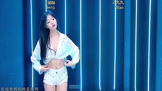 queen-001 online show from December 2, 2025, 1:13 pm