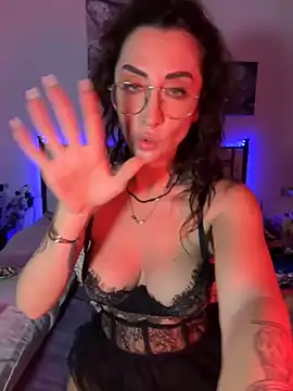 nikkaanderic online show from April 16, 2026, 7:36 pm