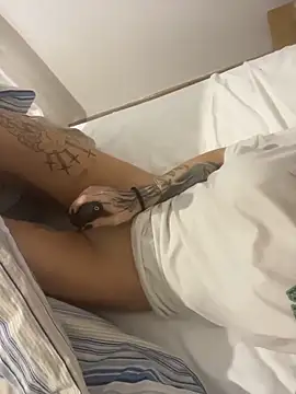 Snapshot of nikkaanderic chatting on February 11, 2026, 10:48 am nikkaanderic online show from February 11, 2026, 10:48 am