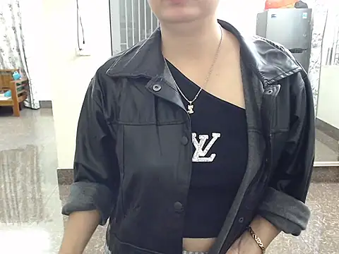 Snapshot of Ami_8x chatting on November 5, 2025, 1:25 pm Ami 8x online show from November 5, 2025, 1:25 pm