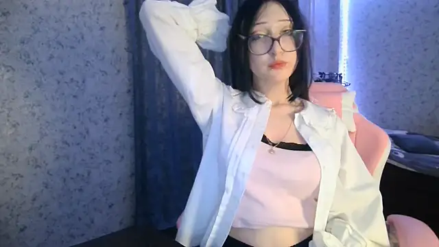 KeicyKlark online show from October 7, 2025, 6:09 pm