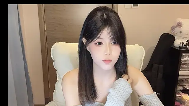 Snapshot of Koi-00 chatting on November 7, 2025, 1:32 am Koi-00 online show from November 7, 2025, 1:32 am