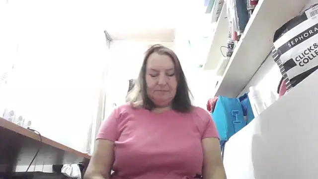 AnnaLive570 online show from December 17, 2025, 5:23 am