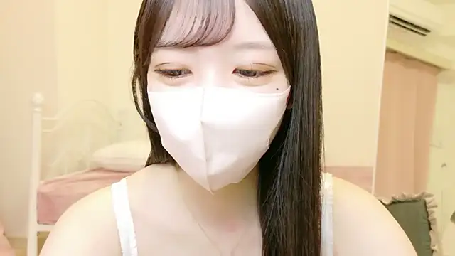 roachan  online show from March 27, 2026, 1:45 pm