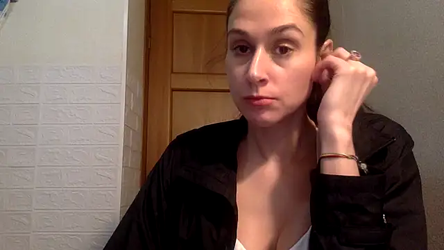 Snapshot of Lysarae chatting on November 9, 2025, 5:28 pm Lysarae online show from November 9, 2025, 5:28 pm