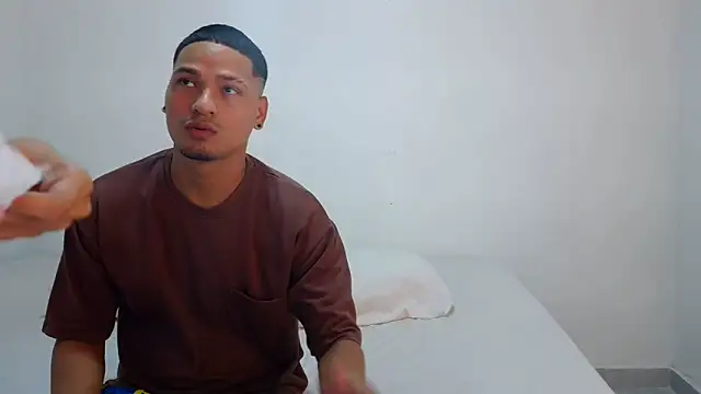 Sexy777Couple online show from September 17, 2025, 7:27 pm