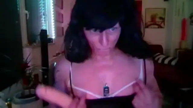 hellgirl1980 online show from April 17, 2026, 11:29 pm