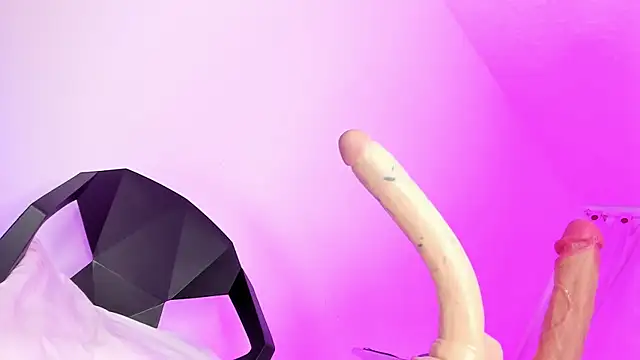 francesca suzett  online show from December 3, 2025, 11:09 am