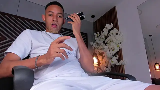 B Wild online show from December 5, 2025, 3:16 am