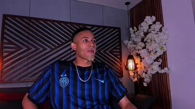 B Wild online show from November 19, 2025, 4:01 am