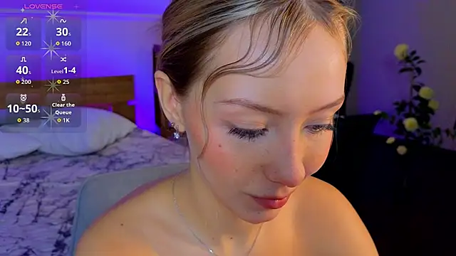 LumMina online show from April 14, 2026, 2:27 am