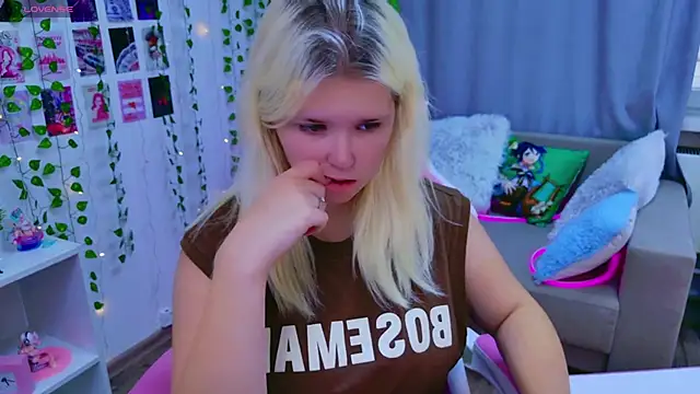 Snapshot of EmillyRogers chatting on September 18, 2025, 5:32 am EmillyRogers online show from September 18, 2025, 5:32 am