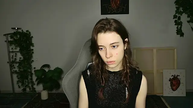 Yoka paradoXXX online show from November 5, 2025, 5:10 am