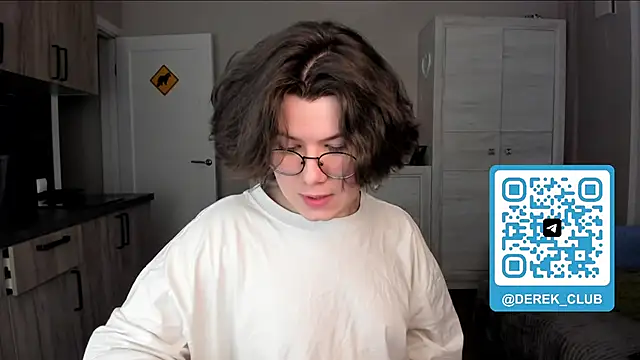 Snapshot of Derek_Shameless chatting on May 10, 2026, 6:32 pm Derek Shameless online show from May 10, 2026, 6:32 pm