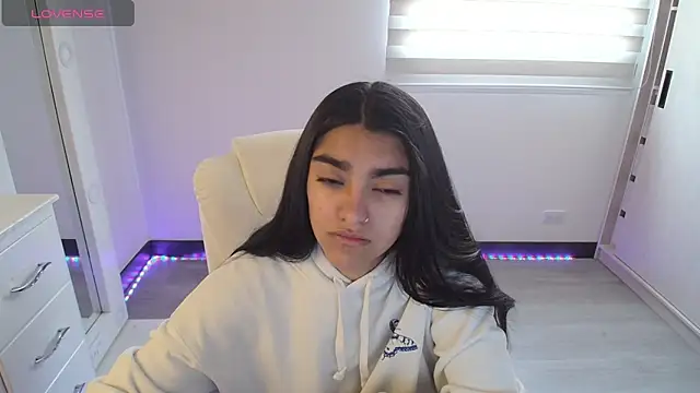 amarasilk  online show from April 11, 2026, 5:16 pm