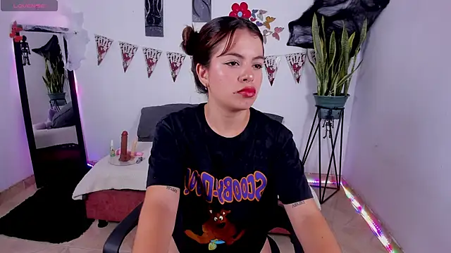 Snapshot of naughtypixie chatting on October 4, 2025, 5:20 am naughtypixie online show from October 4, 2025, 5:20 am