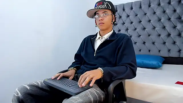 MARSHALL SPENCER online show from December 4, 2025, 1:21 pm