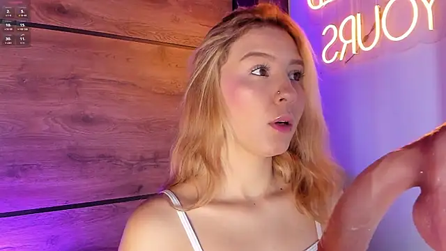 Snapshot of alyamonroe chatting on November 28, 2025, 11:10 am alyamonroe online show from November 28, 2025, 11:10 am