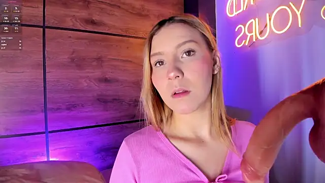 Snapshot of alyamonroe chatting on December 17, 2025, 11:04 am alyamonroe online show from December 17, 2025, 11:04 am