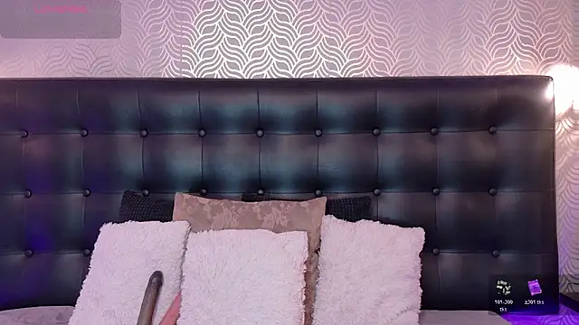 NaiaraMasson  online show from November 8, 2025, 12:09 pm