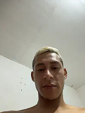 Snapshot of Boy_hot- chatting on April 2, 2026, 7:26 am Boy hot- online show from April 2, 2026, 7:26 am