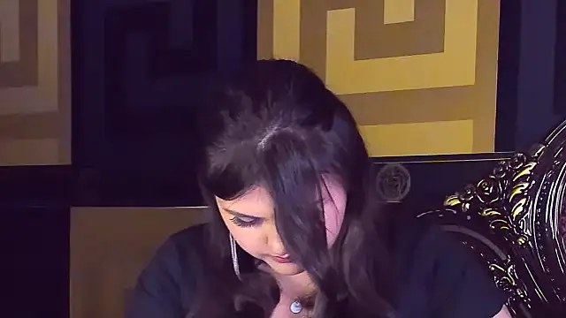 Snapshot of UR_BELLA chatting on October 10, 2025, 3:57 pm UR BELLA online show from October 10, 2025, 3:57 pm