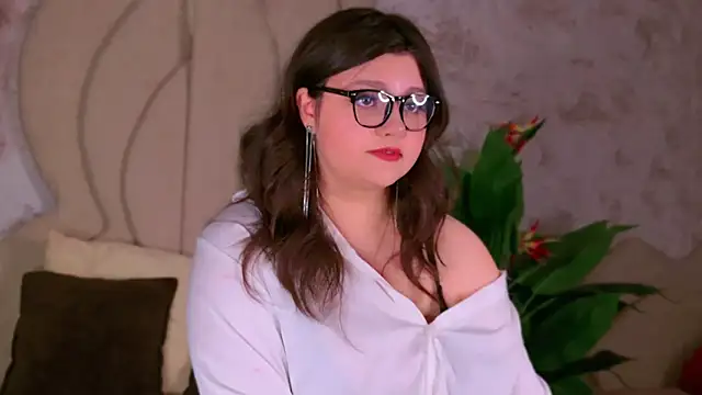 Snapshot of UR_BELLA chatting on September 28, 2025, 10:55 am UR BELLA online show from September 28, 2025, 10:55 am