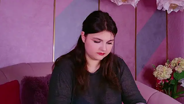 Snapshot of UR_BELLA chatting on October 18, 2025, 11:12 am UR BELLA online show from October 18, 2025, 11:12 am