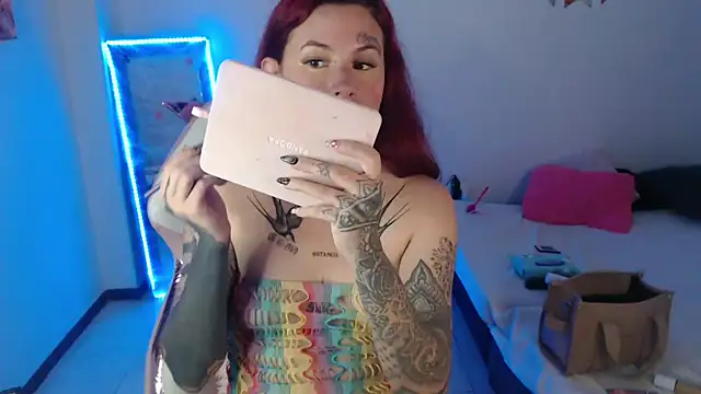 Maddy Vicius19 online show from October 22, 2025, 8:52 pm