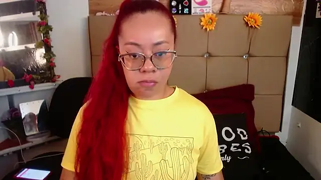 MIA  SPENCER online show from November 6, 2025, 9:08 pm