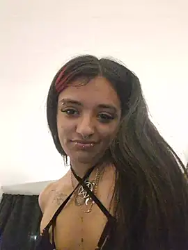 Snapshot of carolinerue chatting on May 16, 2026, 1:48 am carolinerue online show from May 16, 2026, 1:48 am